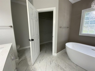 You'll fall in love with this beautiful, spacious home on a on CrossWinds Golf Course in Kentucky - for sale on GolfHomes.com, golf home, golf lot