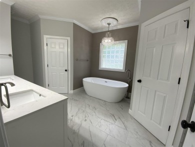 You'll fall in love with this beautiful, spacious home on a on CrossWinds Golf Course in Kentucky - for sale on GolfHomes.com, golf home, golf lot