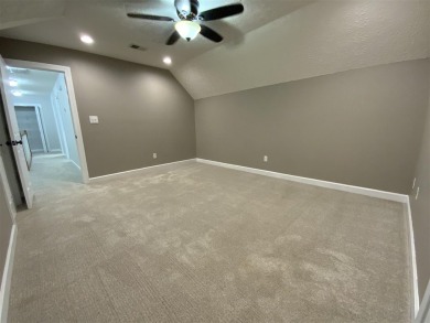 You'll fall in love with this beautiful, spacious home on a on CrossWinds Golf Course in Kentucky - for sale on GolfHomes.com, golf home, golf lot