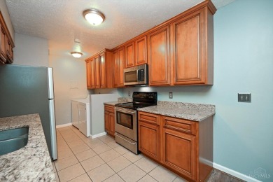 Move in ready 2 bedroom condo!  New carpet, granite countertops on Fairfield Greens-North Trace in Ohio - for sale on GolfHomes.com, golf home, golf lot