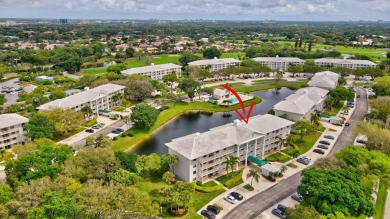 Welcome to your dream condo in central Boca Raton! This spacious on The Country Club At Boca Raton in Florida - for sale on GolfHomes.com, golf home, golf lot