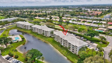 Welcome to your dream condo in central Boca Raton! This spacious on The Country Club At Boca Raton in Florida - for sale on GolfHomes.com, golf home, golf lot