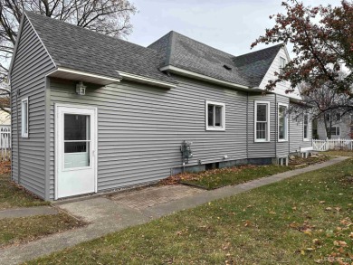Professionally renovated 3 bedroom, 3 bathroom home has a for sale on GolfHomes.com