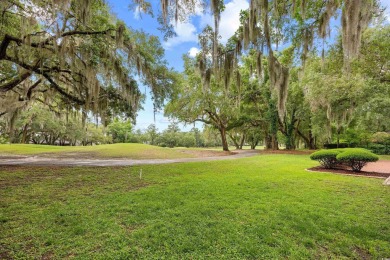 Welcome to 423 Chapman Loop, a lovely traditional home located on Willbrook Plantation Golf Club in South Carolina - for sale on GolfHomes.com, golf home, golf lot
