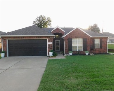Calling all Golfers Walk to the Club House at Battle Creek in BA on Battle Creek Golf Course in Oklahoma - for sale on GolfHomes.com, golf home, golf lot