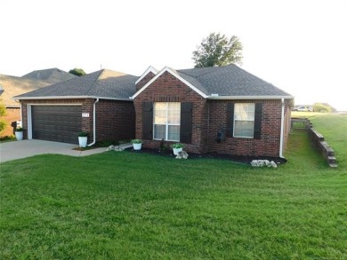 Calling all Golfers Walk to the Club House at Battle Creek in BA on Battle Creek Golf Course in Oklahoma - for sale on GolfHomes.com, golf home, golf lot