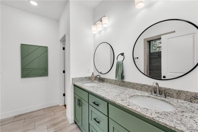 Charming home in Bella Vista, perfectly situated just minutes on Branchwood Golf Course in Arkansas - for sale on GolfHomes.com, golf home, golf lot
