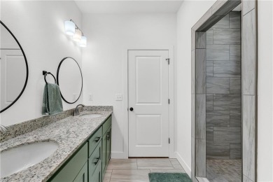 Charming home in Bella Vista, perfectly situated just minutes on Branchwood Golf Course in Arkansas - for sale on GolfHomes.com, golf home, golf lot