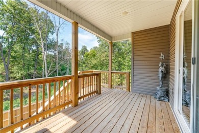 Charming home in Bella Vista, perfectly situated just minutes on Branchwood Golf Course in Arkansas - for sale on GolfHomes.com, golf home, golf lot