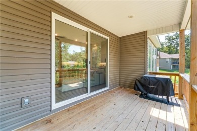 Charming home in Bella Vista, perfectly situated just minutes on Branchwood Golf Course in Arkansas - for sale on GolfHomes.com, golf home, golf lot