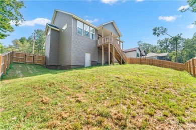 Charming home in Bella Vista, perfectly situated just minutes on Branchwood Golf Course in Arkansas - for sale on GolfHomes.com, golf home, golf lot