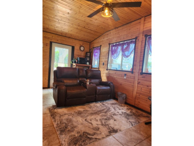 This beautiful 2-bedroom, 2-bath split-floor plan home is on Pine Lakes Country Club in Florida - for sale on GolfHomes.com, golf home, golf lot