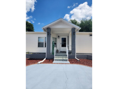 This beautiful 2-bedroom, 2-bath split-floor plan home is on Pine Lakes Country Club in Florida - for sale on GolfHomes.com, golf home, golf lot