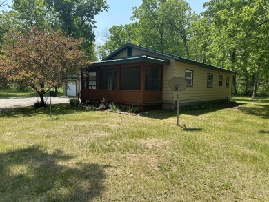 This well kept 2 bedroom is in a great location with paved road on Marquette Trails Country Club in Michigan - for sale on GolfHomes.com, golf home, golf lot