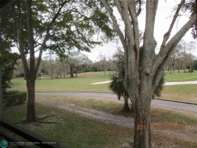 SPOTLESS & READY FOR OCCUPANCY!!*OWNERS MOVED AND WANT on Colony West Country Club in Florida - for sale on GolfHomes.com, golf home, golf lot