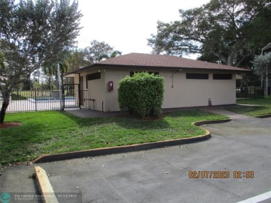 SPOTLESS & READY FOR OCCUPANCY!!*OWNERS MOVED AND WANT on Colony West Country Club in Florida - for sale on GolfHomes.com, golf home, golf lot