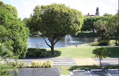 MOTIVATED SELLER! Well maintained in move-in condition! Tile on Inverrary Country Club in Florida - for sale on GolfHomes.com, golf home, golf lot