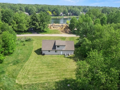 This spacious 3-bedroom, 2-bath ranch offers over 2,000 square on Canadian Lakes Country Club-The Royal Course in Michigan - for sale on GolfHomes.com, golf home, golf lot