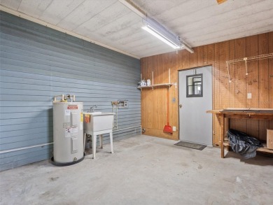 NO BOND, NO CDD! Completely renovated 2/2 Manufactured home in on El Diablo Executive Golf Course in Florida - for sale on GolfHomes.com, golf home, golf lot