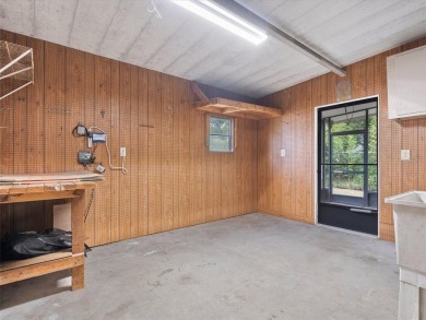 NO BOND, NO CDD! Completely renovated 2/2 Manufactured home in on El Diablo Executive Golf Course in Florida - for sale on GolfHomes.com, golf home, golf lot