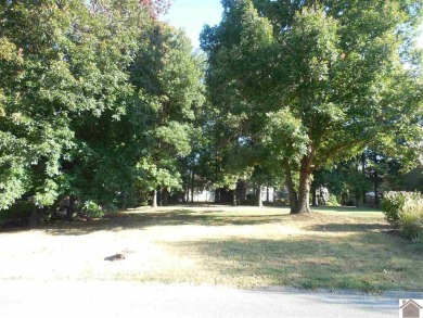 Excellent residential building lot with nice shade trees on Rolling Hills Country Club in Kentucky - for sale on GolfHomes.com, golf home, golf lot
