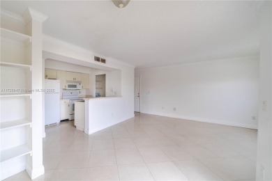 GATED COMMUNITY GROUND FLOOR LOCATION TILE FLOOR FULL SIZED on Oaks Country Club in Florida - for sale on GolfHomes.com, golf home, golf lot