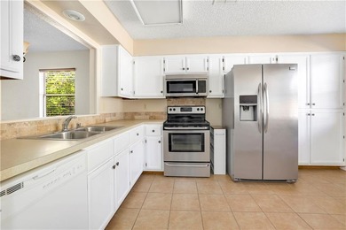 Enjoy low-maintenance living in this charming one-level townhome on Bella Vista - Metfield Golf Complex and Country Club in Arkansas - for sale on GolfHomes.com, golf home, golf lot