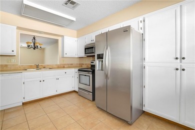 Enjoy low-maintenance living in this charming one-level townhome on Bella Vista - Metfield Golf Complex and Country Club in Arkansas - for sale on GolfHomes.com, golf home, golf lot