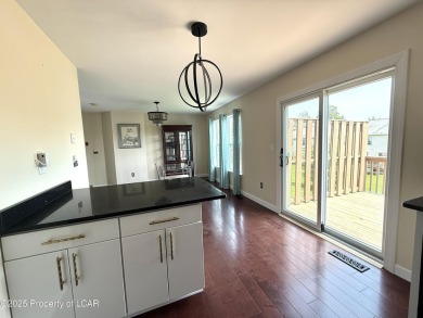 Move-in ready 3 bedroom, 2.5 bath updated & upgraded condo in on Sand Springs Country Club in Pennsylvania - for sale on GolfHomes.com, golf home, golf lot