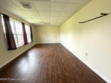 Move-in ready 3 bedroom, 2.5 bath updated & upgraded condo in on Sand Springs Country Club in Pennsylvania - for sale on GolfHomes.com, golf home, golf lot