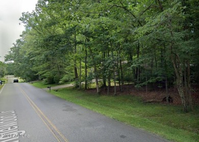 Nice three bedroom, two bath home with two car garage on Druid Hills Golf Club in Tennessee - for sale on GolfHomes.com, golf home, golf lot