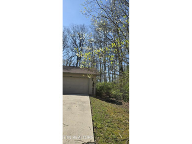 Nice three bedroom, two bath home with two car garage on Druid Hills Golf Club in Tennessee - for sale on GolfHomes.com, golf home, golf lot