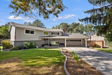 Nestled on the 7th fairway of Eagle Hills Golf Course, this on Eagle Hills Golf Course in Idaho - for sale on GolfHomes.com, golf home, golf lot