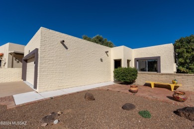 Welcome to your desert oasis! This beautiful townhouse in Green on Desert Hills Golf Club of Green Valley in Arizona - for sale on GolfHomes.com, golf home, golf lot