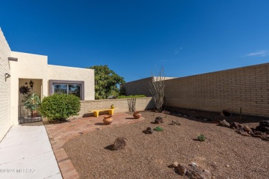 Welcome to your desert oasis! This beautiful townhouse in Green on Desert Hills Golf Club of Green Valley in Arizona - for sale on GolfHomes.com, golf home, golf lot