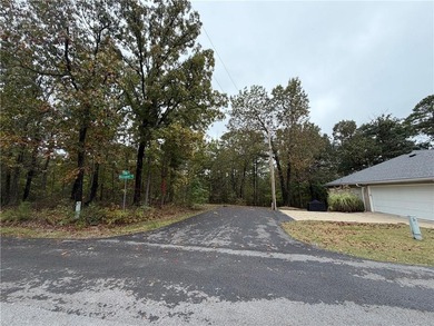 Enjoy the peaceful settings of Bella Vista at the end of a on Bella Vista Country Club - Kingswood in Arkansas - for sale on GolfHomes.com, golf home, golf lot