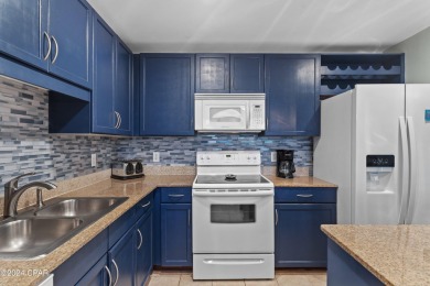 Amazing deal alert... recently updated and ready for you! This on Signal Hill Golf Course, Inc. in Florida - for sale on GolfHomes.com, golf home, golf lot