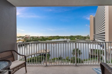 Amazing deal alert... recently updated and ready for you! This on Signal Hill Golf Course, Inc. in Florida - for sale on GolfHomes.com, golf home, golf lot