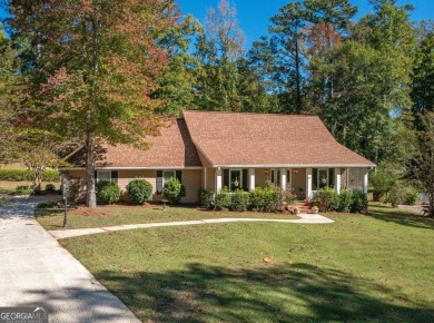 Perfect Location! This beautiful home is situated on the 17th on Canongate On White Oak Golf Course in Georgia - for sale on GolfHomes.com, golf home, golf lot