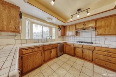 This Inviting, move in ready 3 bedroom 2 bath with an Impressive on Oak Tree Country Club in California - for sale on GolfHomes.com, golf home, golf lot