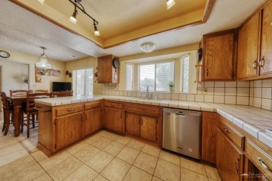This Inviting, move in ready 3 bedroom 2 bath with an Impressive on Oak Tree Country Club in California - for sale on GolfHomes.com, golf home, golf lot
