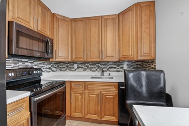 Live the relaxed Florida lifestyle in Kings Point! First-floor on Kings Point Golf -Flanders Way in Florida - for sale on GolfHomes.com, golf home, golf lot