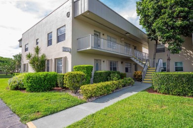 This home is waiting for you to make it special, this 2 bedroom on Kings Point Golf -Flanders Way in Florida - for sale on GolfHomes.com, golf home, golf lot