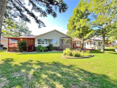 Immaculate home overlooking the beautiful 18 hole golf course on Holiday Island Golf Course in Arkansas - for sale on GolfHomes.com, golf home, golf lot