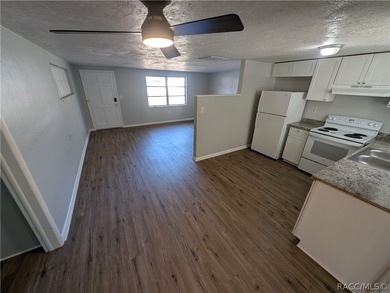 MOVE-IN READY GEM IN THE HEART OF BEVERLY HILLS! Discover the on Brentwood Farms Golf Club in Florida - for sale on GolfHomes.com, golf home, golf lot