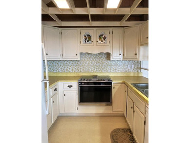 Affordable Lakeview Home with character. Older home in good on Holiday Island Executive Golf Course in Arkansas - for sale on GolfHomes.com, golf home, golf lot