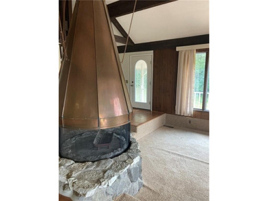 Affordable Lakeview Home with character. Older home in good on Holiday Island Executive Golf Course in Arkansas - for sale on GolfHomes.com, golf home, golf lot