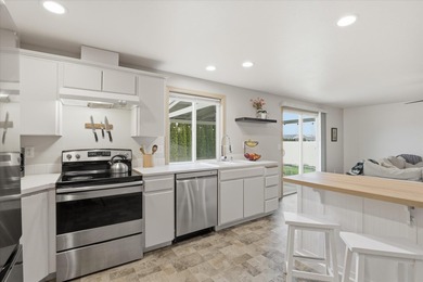 Welcome Home! Cul-de-sac living at its best in Big Sky, just 2 on The Fairways at West Terrace in Washington - for sale on GolfHomes.com, golf home, golf lot