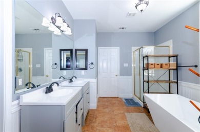 Charming 4-Bedroom Home in Stewart Peninsula. Nestled in the on Stewart Peninsula Golf Course in Texas - for sale on GolfHomes.com, golf home, golf lot