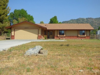 WELCOME HOME! Here it is..on the Valley Floor. A Wonderful Bear on Oak Tree Country Club in California - for sale on GolfHomes.com, golf home, golf lot